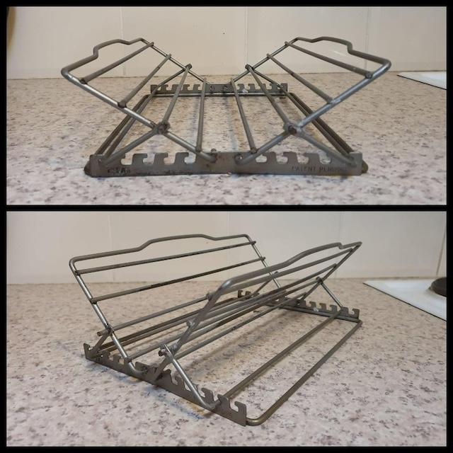 A classic adjustable roasting rack, perfect for evenly cooking large pieces of meat. Its simple yet effective design has been a kitchen staple for generations.